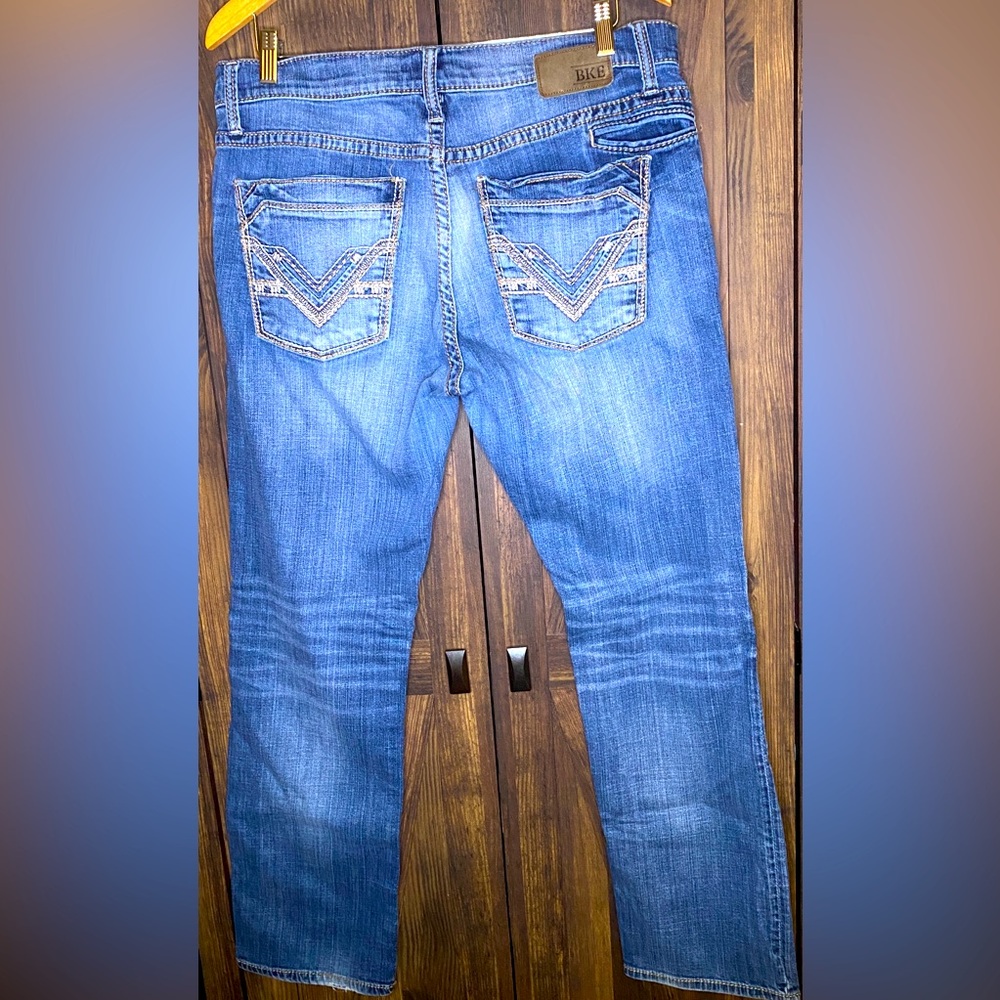BKE Straight Leg Men’s Jeans in Blue with Embroidered Back Pockets
